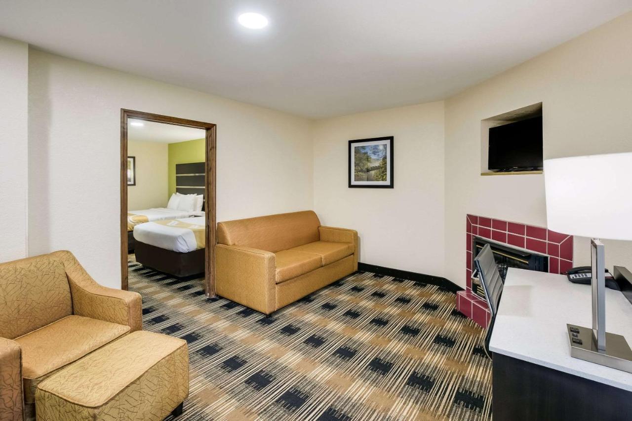 קלייטון Quality Inn & Suites Mt Chalet מראה חיצוני תמונה