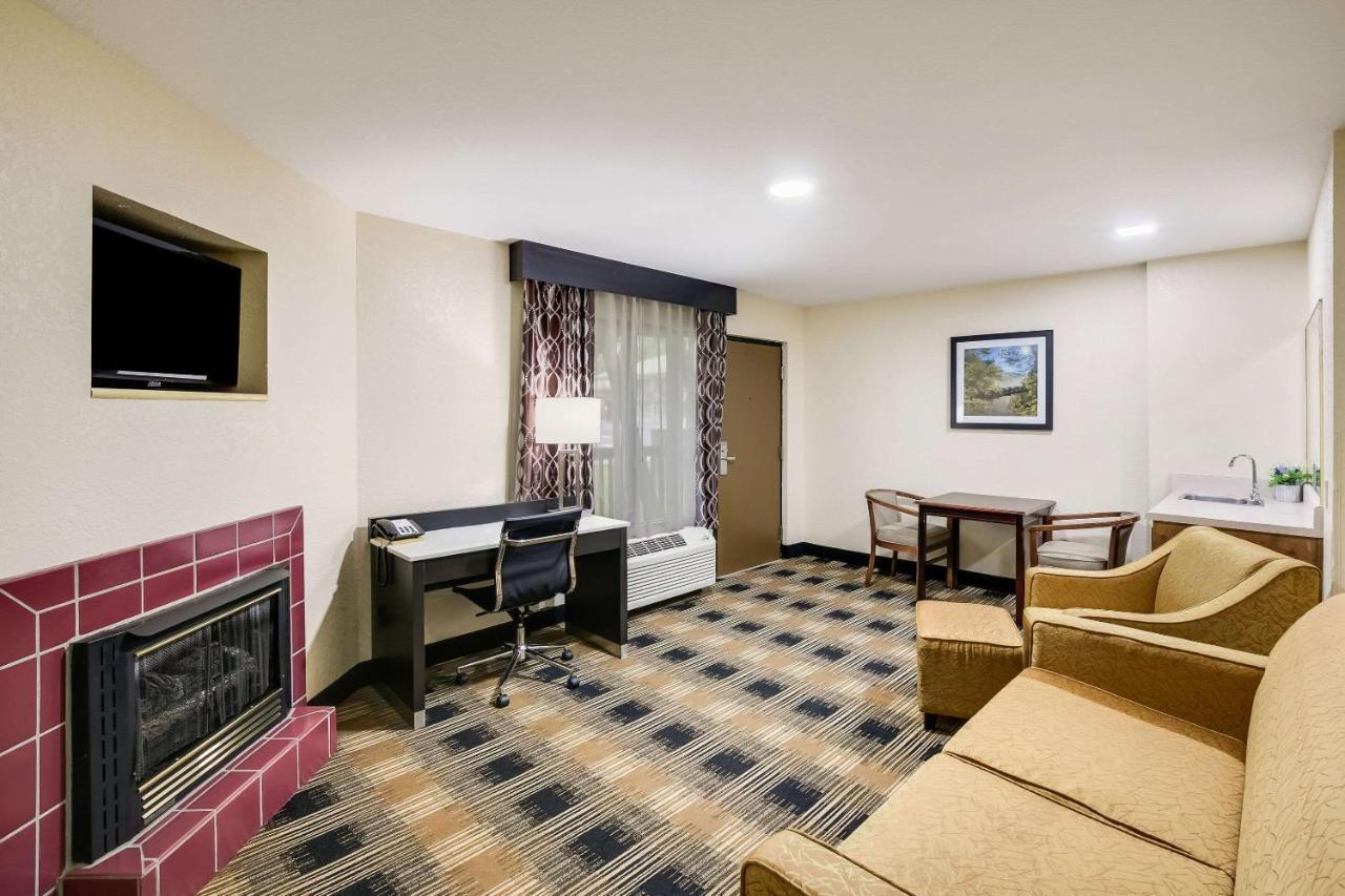 קלייטון Quality Inn & Suites Mt Chalet מראה חיצוני תמונה