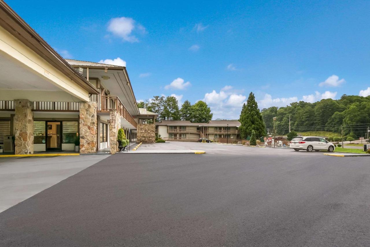 קלייטון Quality Inn & Suites Mt Chalet מראה חיצוני תמונה